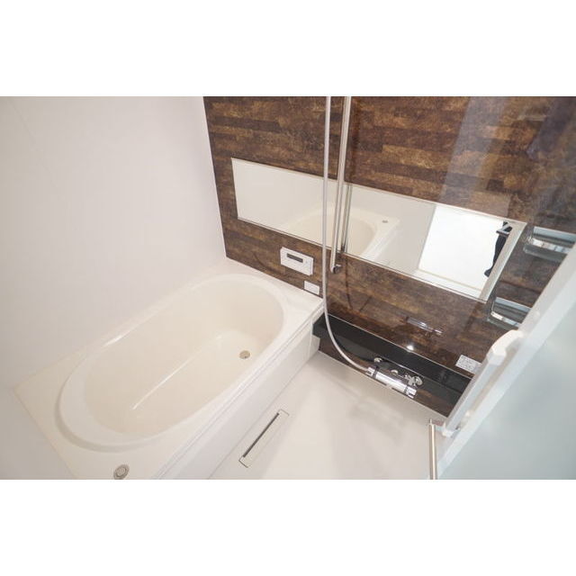 バス・シャワールーム　浴室乾燥機付きで梅雨の時期も安心です♪