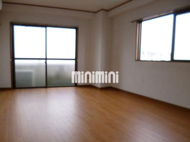 居室・リビング　二面採光の６帖の洋室です