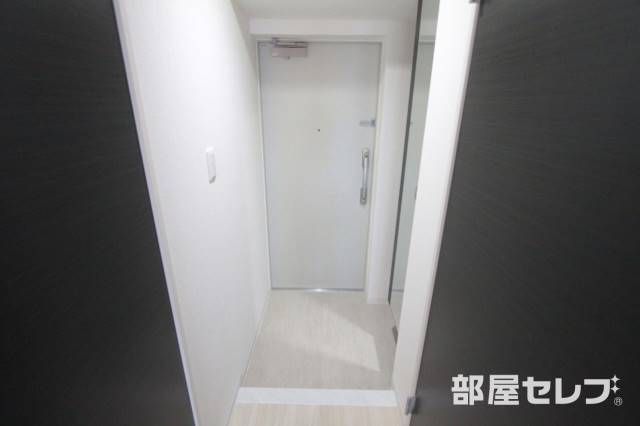 玄関　明るい玄関で気持ちも明るくなります。