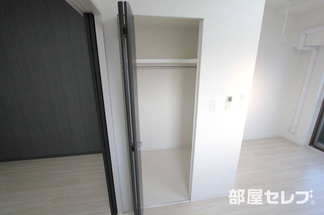 収納　大きな荷物も入ります。