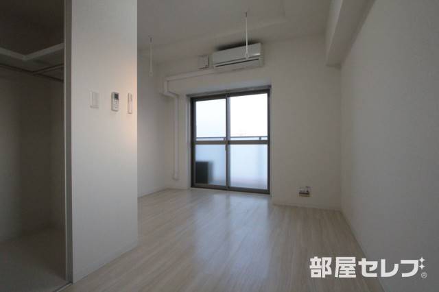 居室・リビング　珍しい形の間取りです。