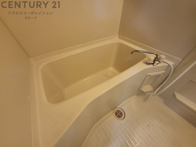 バス・シャワールーム　シンプルで機能的なユニットバスです