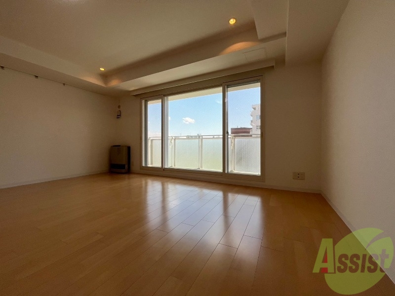 居室・リビング　広くてキレイなお部屋が広がっていて、充実した生活が送れそう。