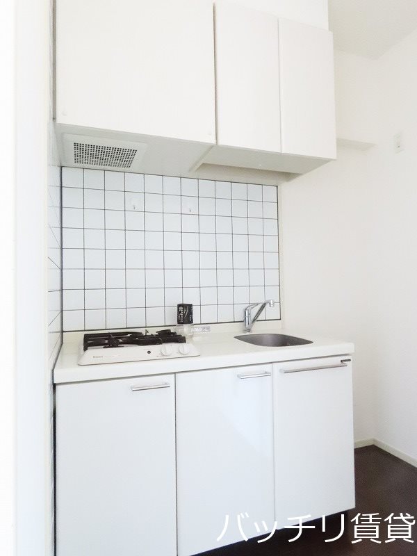 キッチン　別号室タイプの為、現状を優先致します