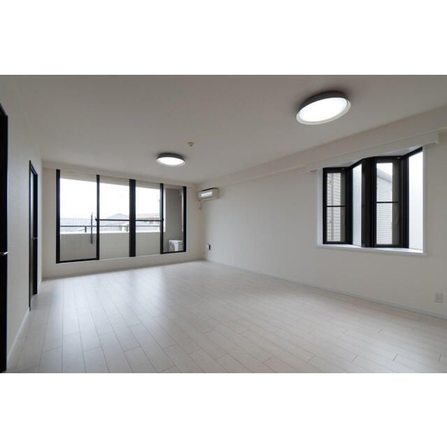 居室・リビング　こちらのリビングで趣味の時間をお楽しみください