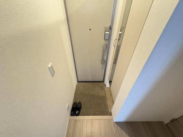 玄関　当社、チルホームのHPもご覧ください(^^)/物件情報多数♪