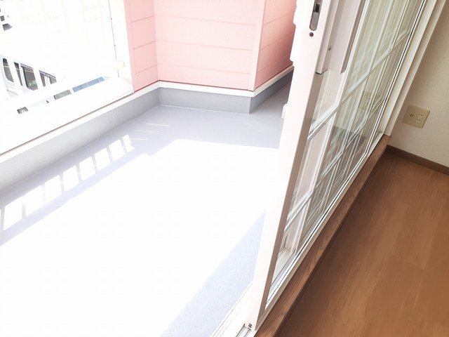 バルコニー　暖かな日差しのふりそそぐバルコニー