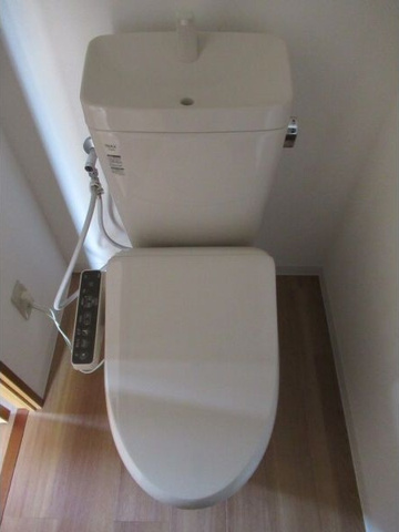 トイレ　※写真は同じマンションの違う部屋のものになります。