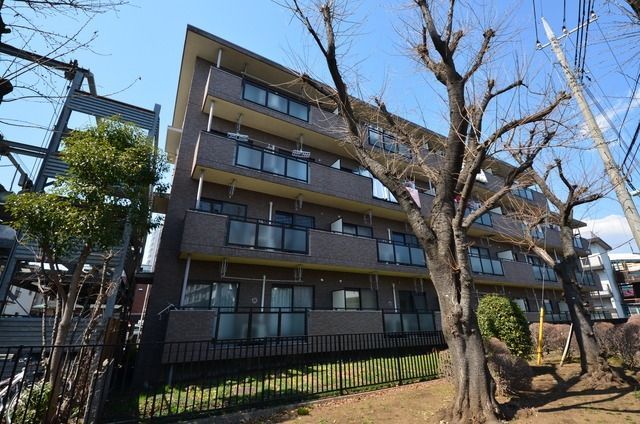 建物外観　♪重厚感ある建物ですね♪