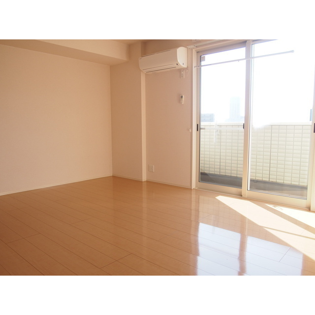 居室・リビング　明るいお部屋です☆