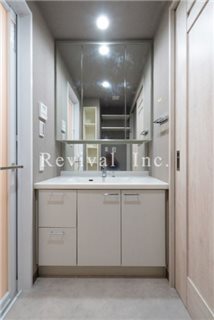 洗面設備　毎日の身だしなみチェックに必須ですね