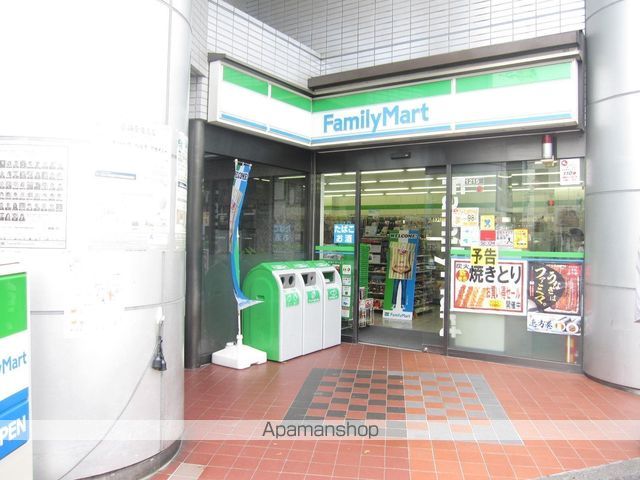 コンビニ　ファミリーマート中野本町六丁目店（コンビニ）まで255m