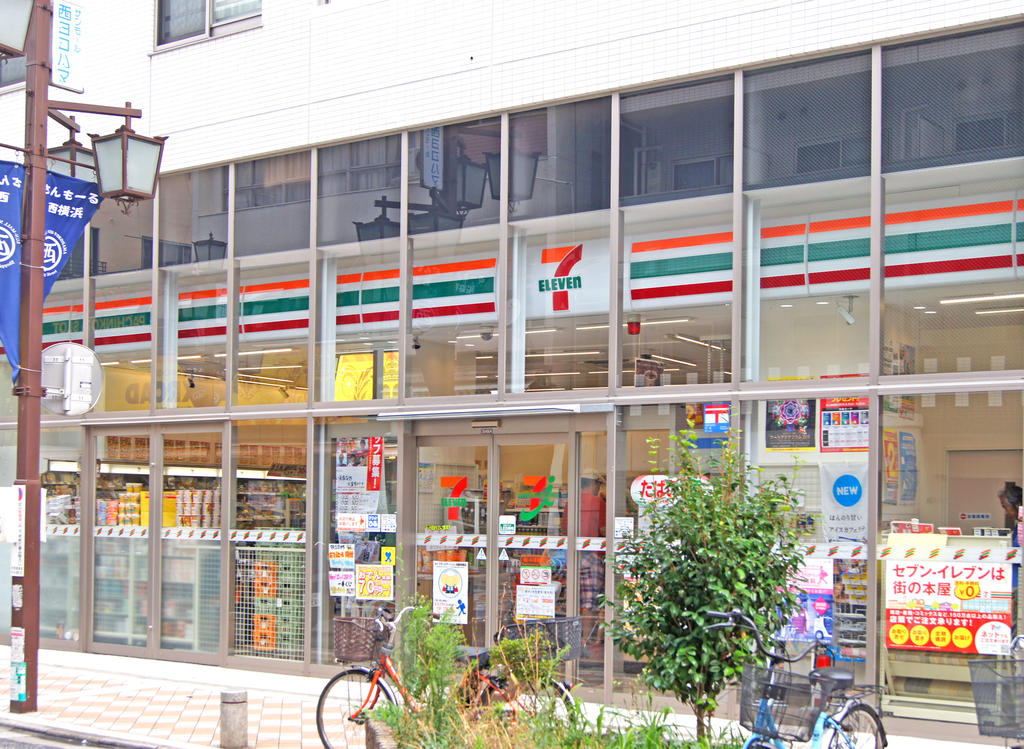 コンビニ　セブンイレブン横浜大口駅前店（コンビニ）まで157m