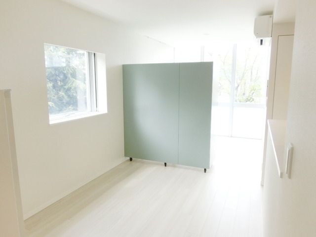 居室・リビング　★角部屋２面採光の明るいお部屋です★