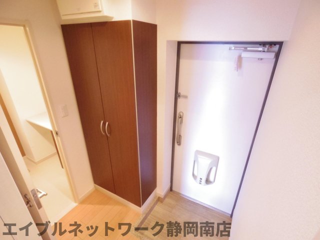 玄関　落ち着いた玄関です