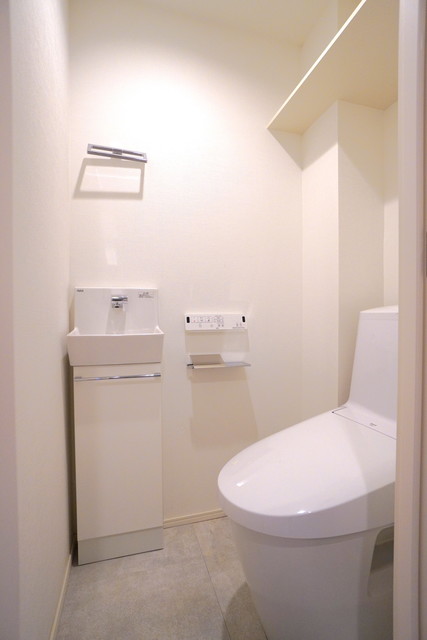 トイレ　※写真は同タイプ住戸です。