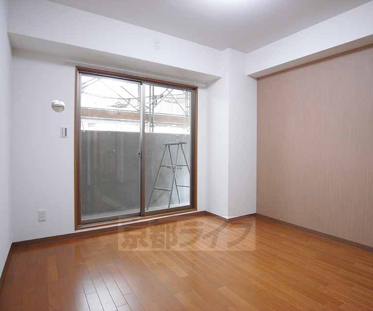 居室・リビング　天井も高いお部屋です。