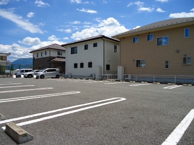 駐車場　駐車場に車を止められます