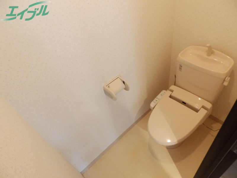 トイレ　別部屋同型参考写真