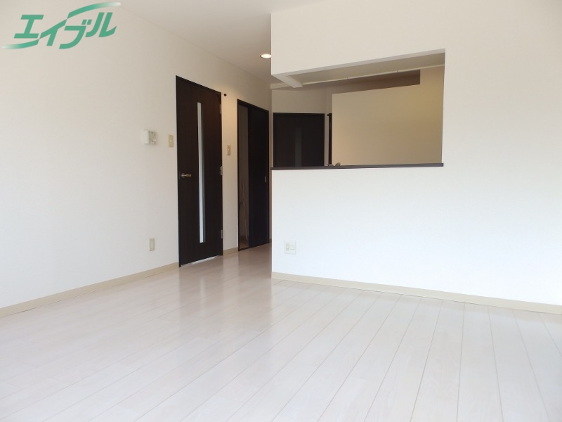 居室・リビング　別部屋同型参考写真