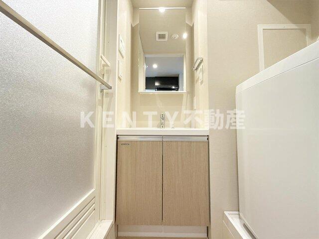 洗面設備　明るい洗面所です