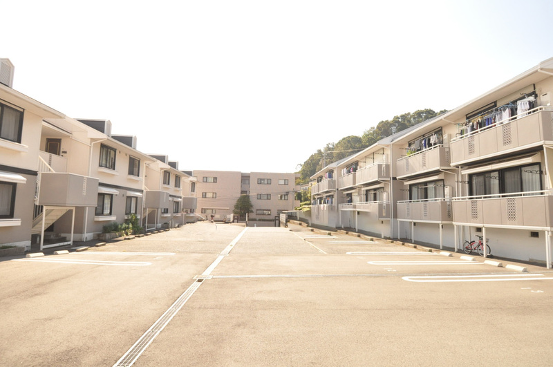 その他　別角度から見た外観です