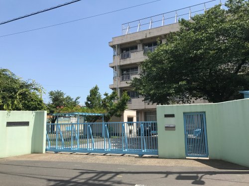 中学校　大田区立大森東中学校（中学校）まで582m