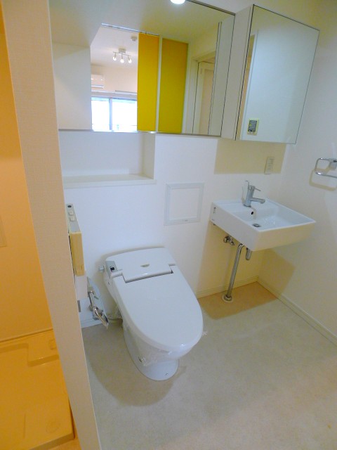 地下鉄名城線 久屋大通駅 徒歩5分 13階建 築21年のトイレ写真