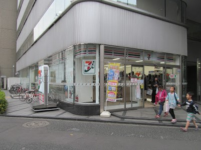 コンビニ　セブン-イレブン品川西五反田３丁目店（コンビニ）まで168m