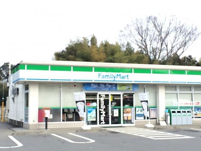 コンビニ　ファミリーマート　美野里羽鳥店（コンビニ）まで747m