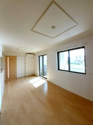 サン フィオーレ元山Aの居間写真