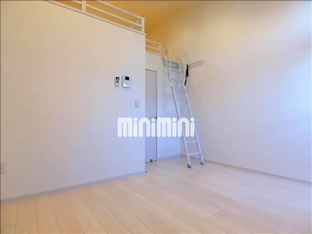 居室・リビング　６．３帖の洋室に６．２帖のロフト付き。