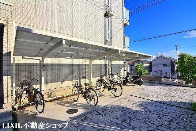 その他共有部分　屋根付の敷地内駐輪場です。