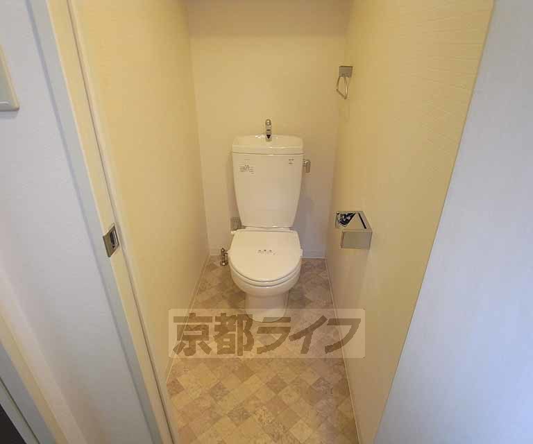 地下鉄烏丸線 北大路駅 徒歩9分 2階建 築18年のトイレ写真