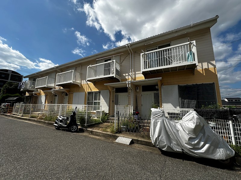地下鉄西神・山手線 伊川谷駅 バス乗車時間：10分 最寄りバス停で下車 徒歩3分 築40年