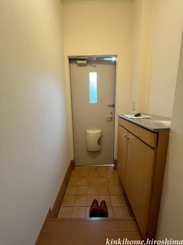 玄関　写真は別のお部屋です。※現況を優先します