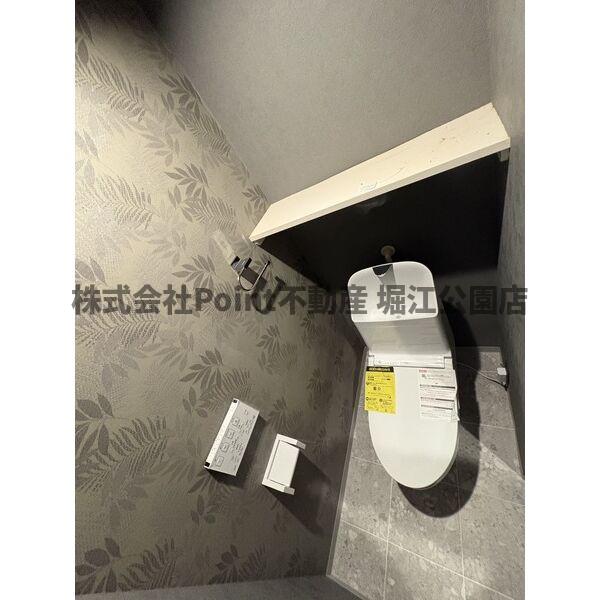 地下鉄御堂筋線 心斎橋駅 徒歩7分 14階建 築48年のトイレ写真