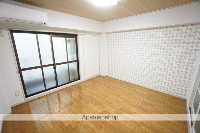 マンション一里塚の居間写真