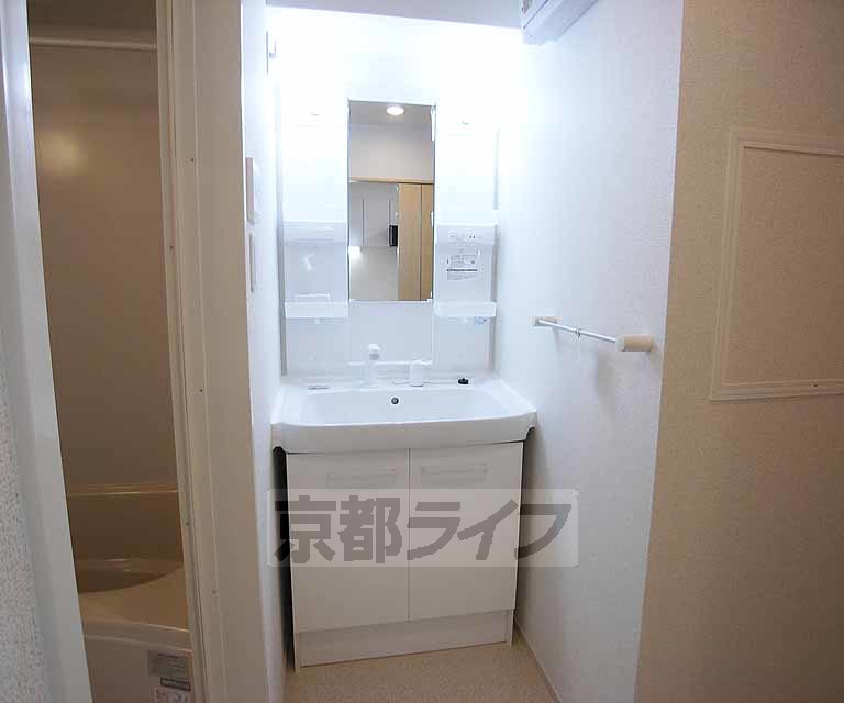 洗面設備　独立洗面台付きです。