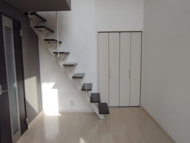 居室・リビング　★洋室5.2帖のお部屋です★