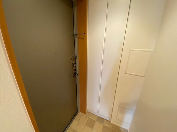 玄関　※別部屋の参考写真です。