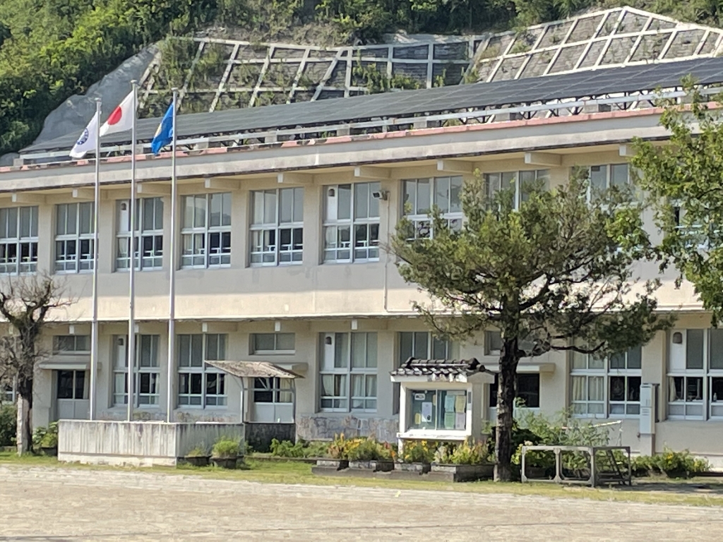 小学校　鹿児島市立喜入小学校（小学校）まで750m