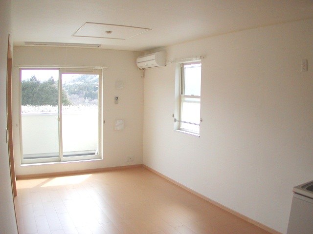 居室・リビング　こちらの物件はMODE不動産なら割引対象の１部屋です。