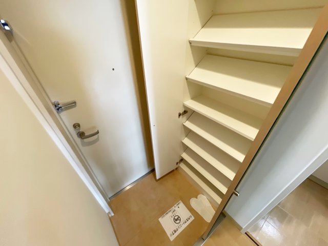 PARK HILLS玉造Kalmiaの玄関写真