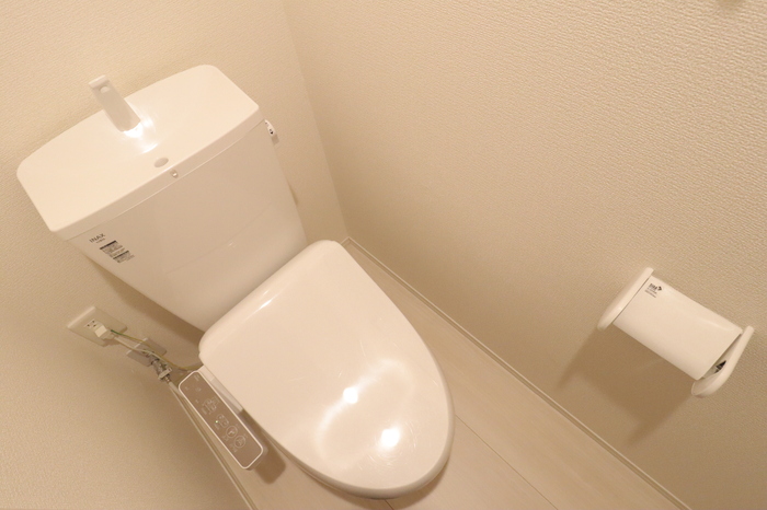 トイレ　温水洗浄暖房便座付のトイレです。