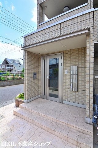 エントランス　オートロック付のエントランスです。