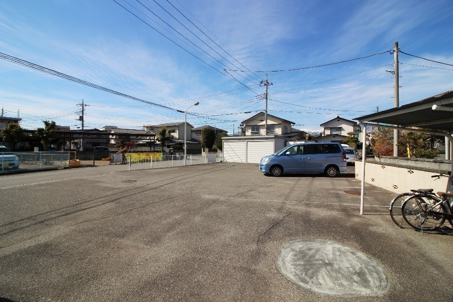 【ハイツ宮崎の駐車場】