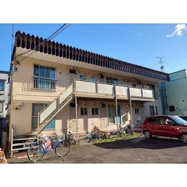 札幌市西区琴似四条のアパートの建物外観