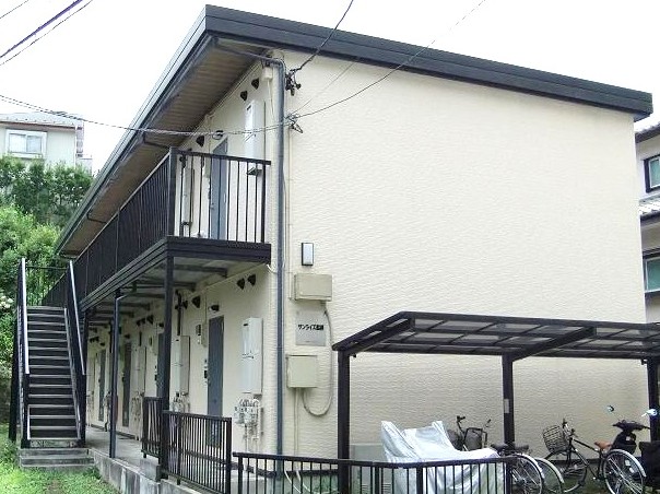 横須賀市船越町のアパートの建物外観