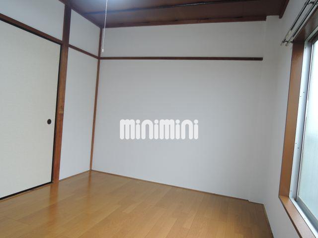 居室・リビング　モダンな雰囲気のフローリング